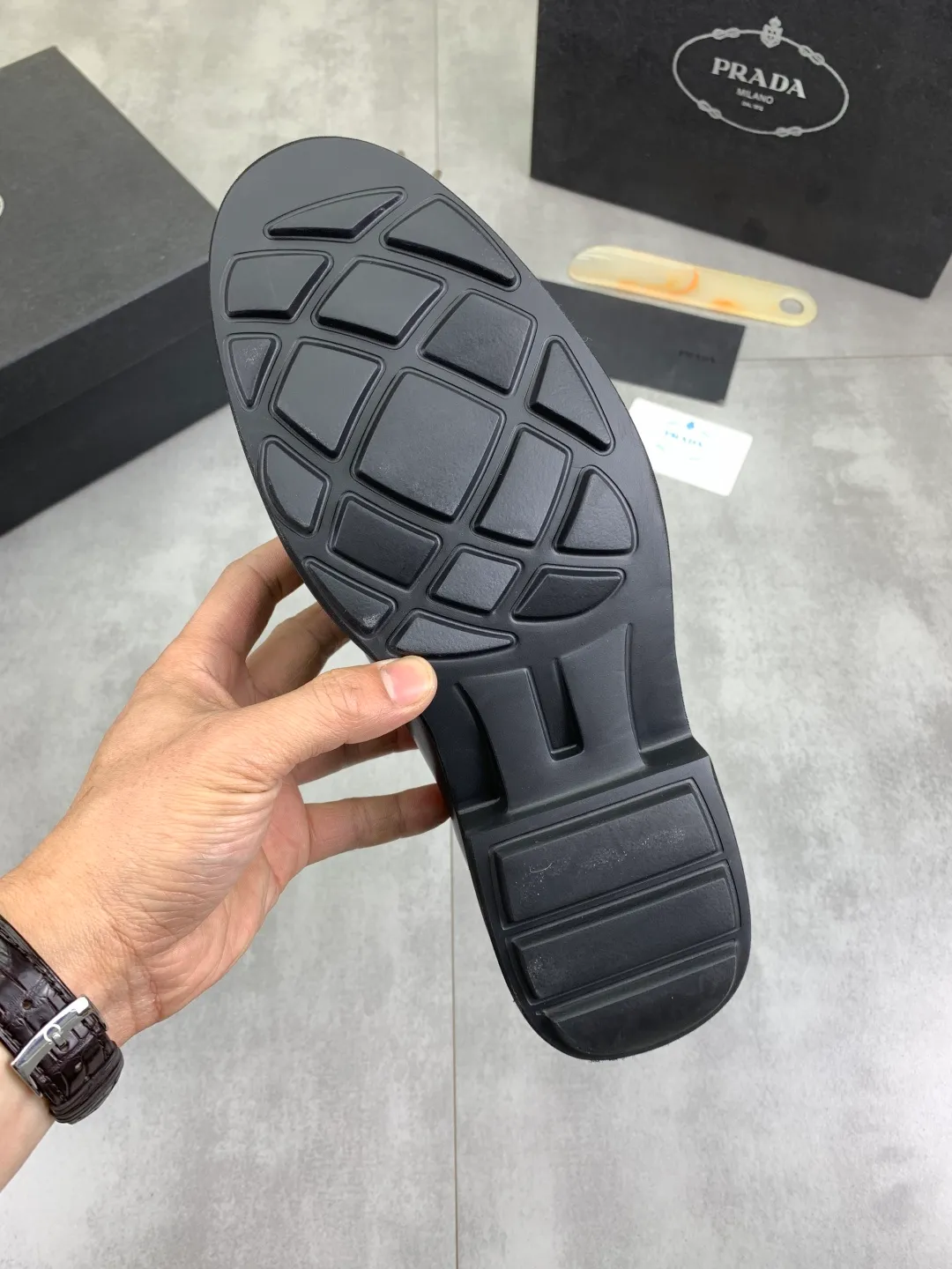 Men's shoes 💰P480 new style 💰 💎💎💎 water-dyed cow lining original order quality PRADA —🆘.Prada original purchase agent, high-end business leather shoes, fabric: imported from Italy cowhide material ➕ water-dyed cow lining/cowhide lining ➕ special original outsole, fine workmanship, real thing ^_^ Photographed 🎬size: 39-44